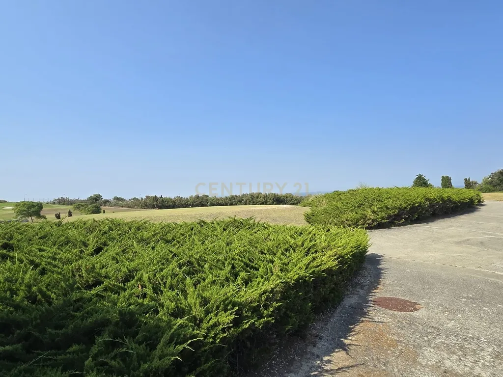 752 m² de Exclusividade num Novo Condomínio na Aldeia dos Capuchos. - Image 9