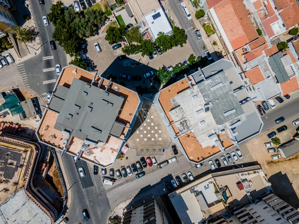 T1 Remodelado com Vista Panorâmica sobre o Rio, Cidade e Serra | Portimão - Image 20