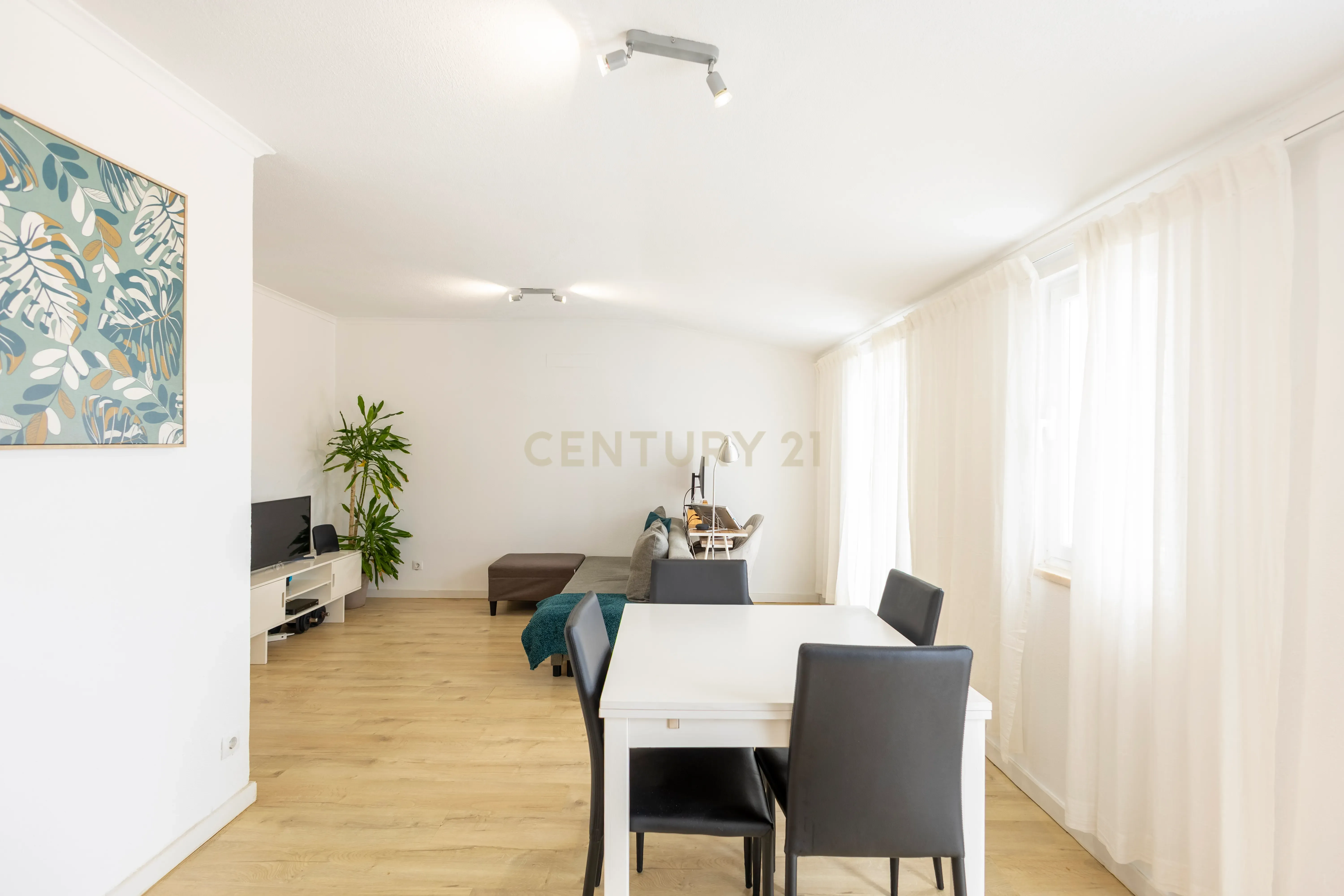 T1 renovado a dois passos do Técnico e da Fonte Luminosa — ideal para viver ou investir - Image 3
