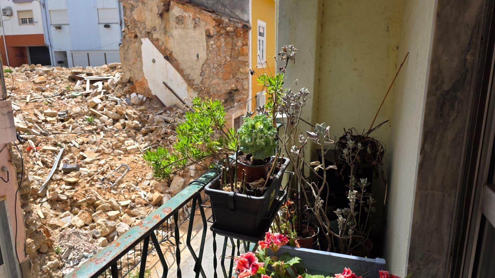 Fotografia 6 de Moradia para recuperar no centro de Pombal - Oportunidade de Investimento
