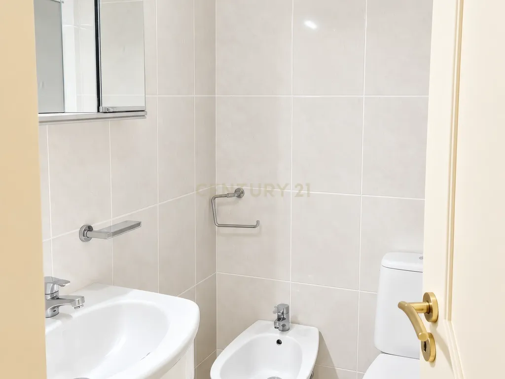 Apartamento T3 +1 com terraço/marquise coberto/lugar de garagem/com Vista para a Cidade em Localização Central - Matosinhos - Image 12