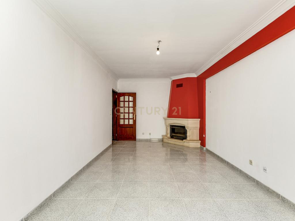 T2 para Arrendamento no Casal do Cotão, Agualva-Cacém — Último Andar com Vista Desafogada e Excelentes Acessos - Image 6