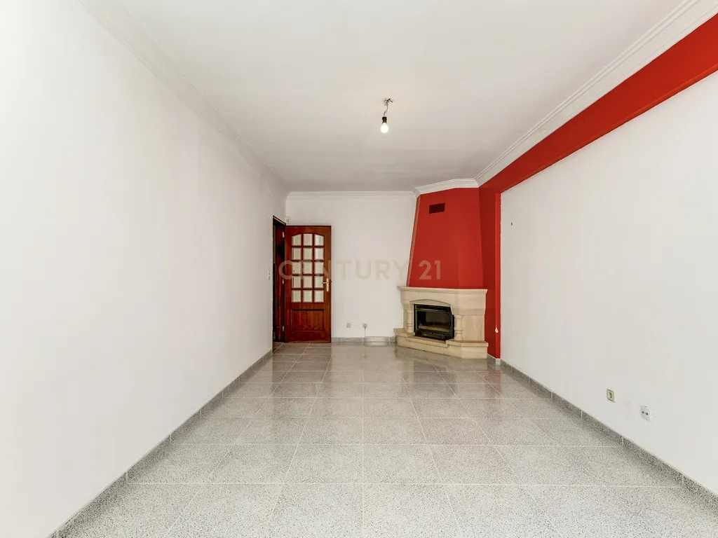 T2 para Arrendamento no Casal do Cotão, Agualva-Cacém — Último Andar com Vista Desafogada e Excelentes Acessos - Image 6