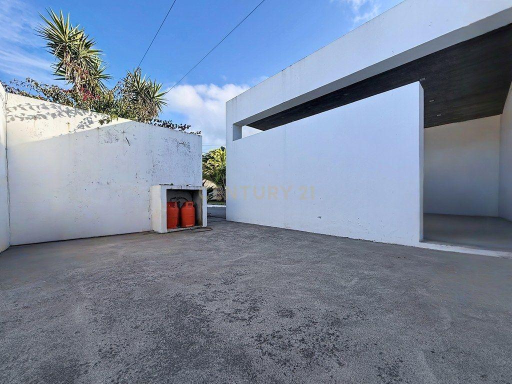 Fotografia 8 de Moradia Contemporânea com Vista Mar, Jardim e Ampla Zona Exterior!