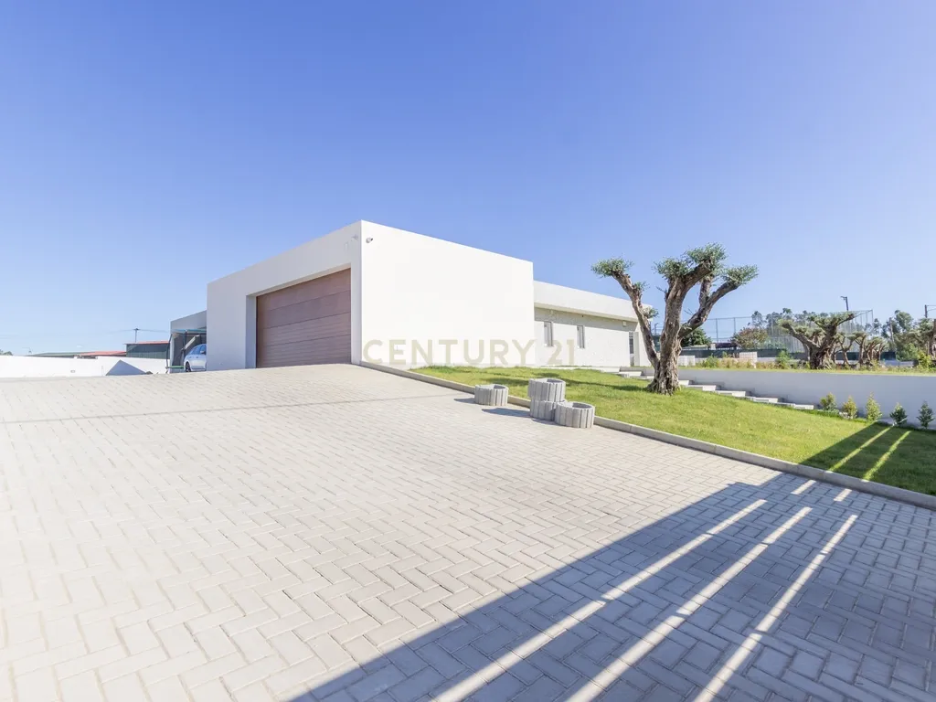 Vila Alegre / Fernão Ferro - Luxuosa moradia isolada térrea de 4 assoalhadas com arquitetura comtemporânea inserida em lote de 2775 m² - Image 30