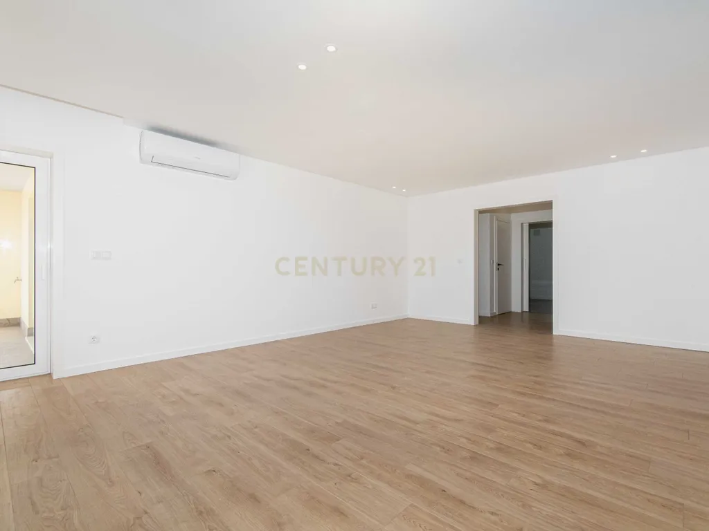 Apartamento Novo T2, com varandas, garagem e arrecadação em Mafra - Image 3