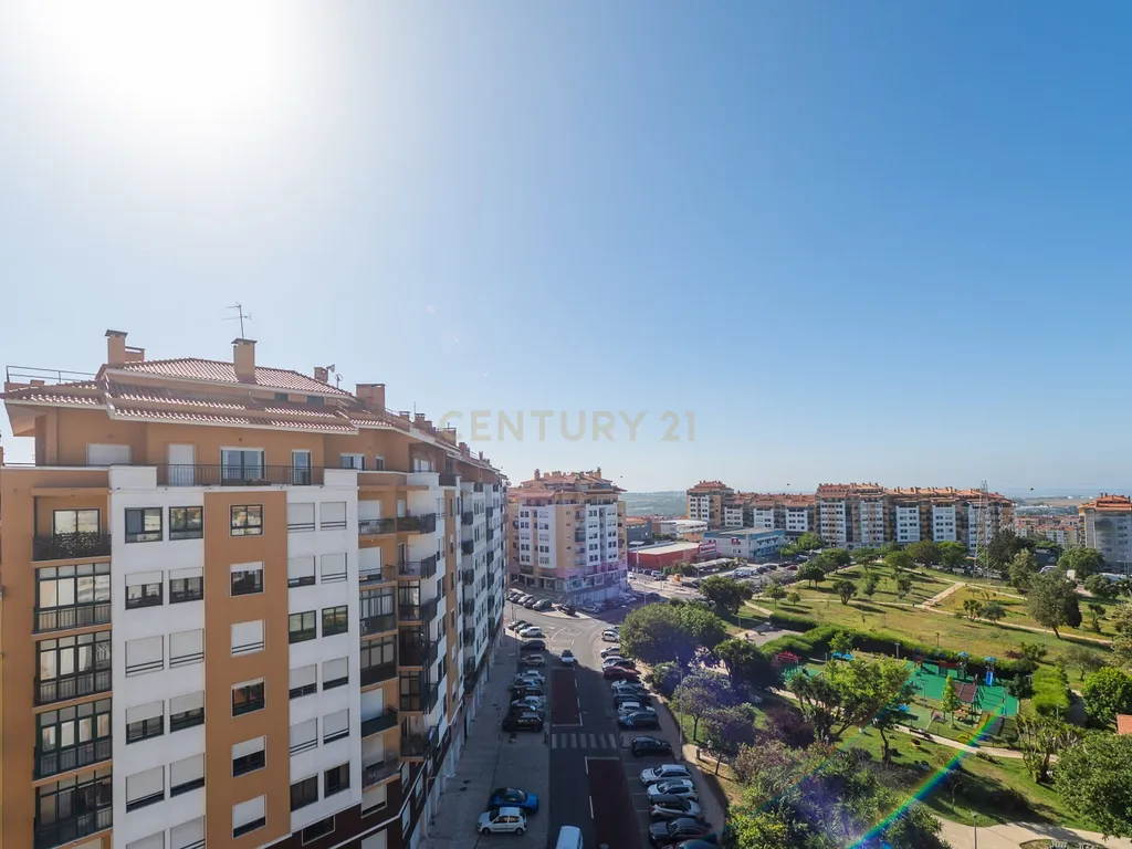 Exclusivo T2 com Vista Panorâmica de Excelência | Massamá Norte - Image 13