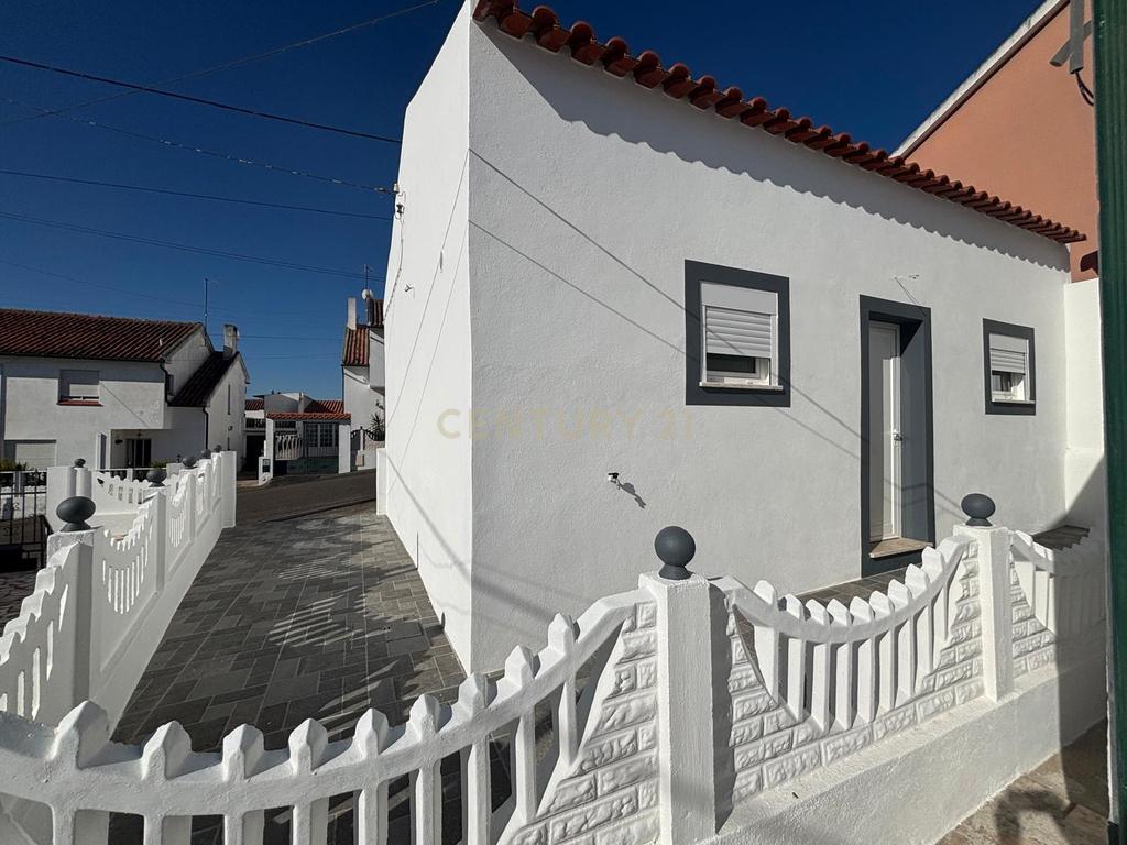 Moradia remodelada T1 - Meia Via  - Image 2