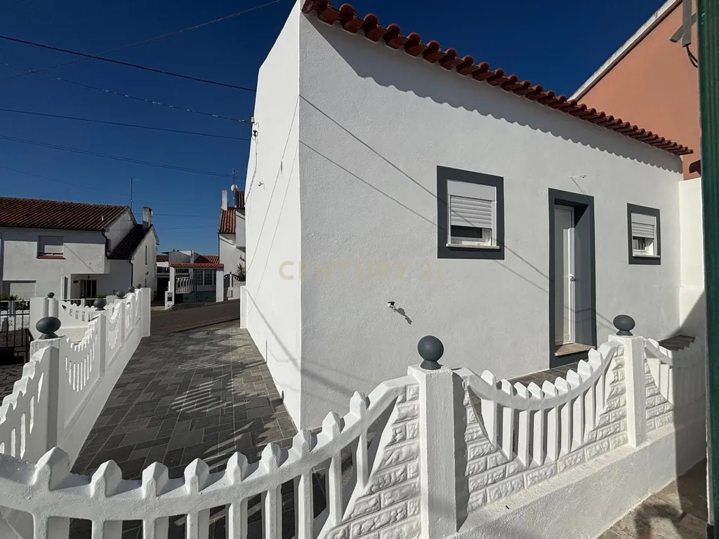 Moradia remodelada T1 - Meia Via - Image 2