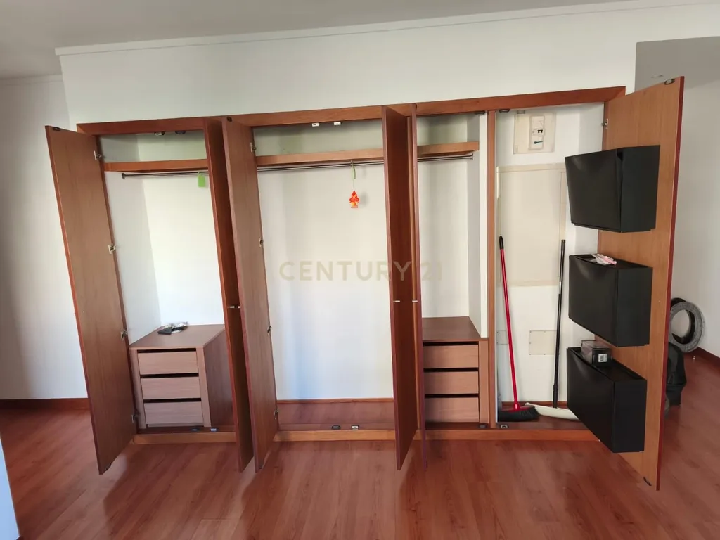 T1 com Garagem e Arrecadação no Condomínio São Gonçalo – Alta de Lisboa - Image 6