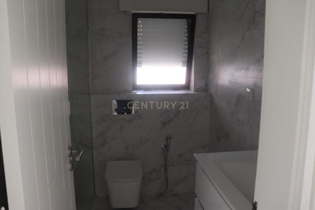 Fotografia 12 de Apartamento Renovado T2 em Oeiras com Vista Atraente