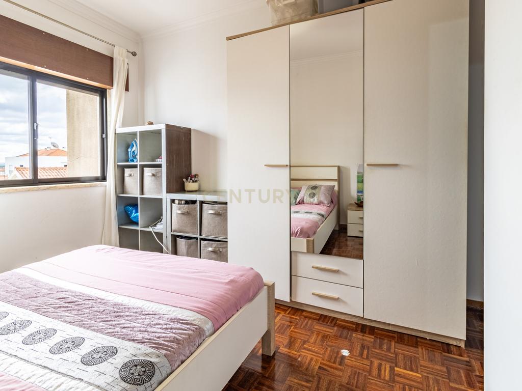 Apartamento T3 com Varanda na Quinta do Conde – 3º Andar - Image 17