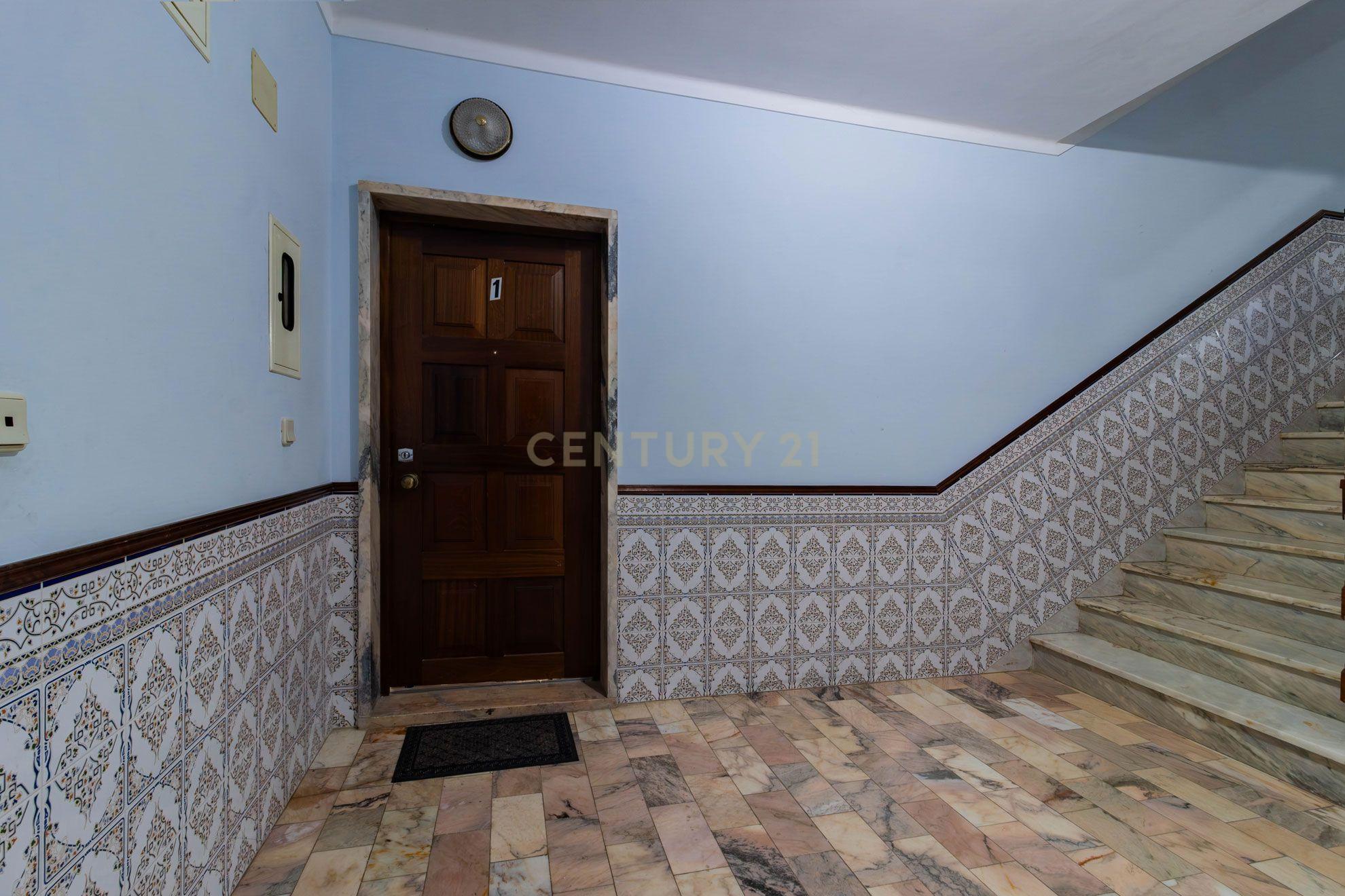 Espaçoso Apartamento T3 na Freixianda com Terraço - Vista 2