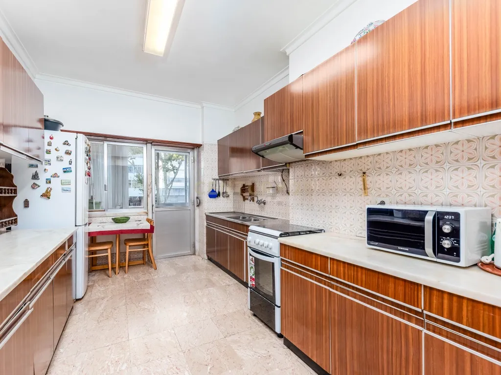 Espetacular Apartamento T5 com Terraço e Garagem, em São Domingos de Benfica, Lisboa - Image 23