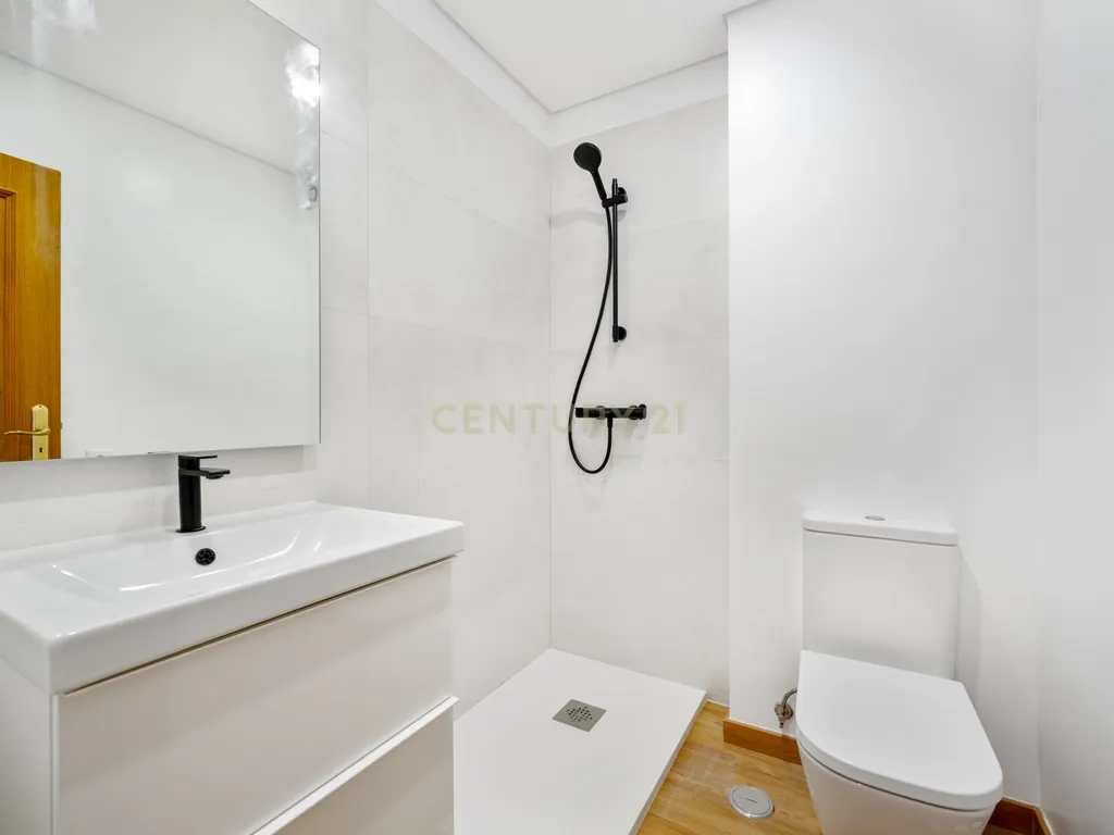 Apartamento T2 Renovado com Terraço de 48 m² e Box para 2 Carros em Carcavelos – a 8 minutos da praia - Image 21