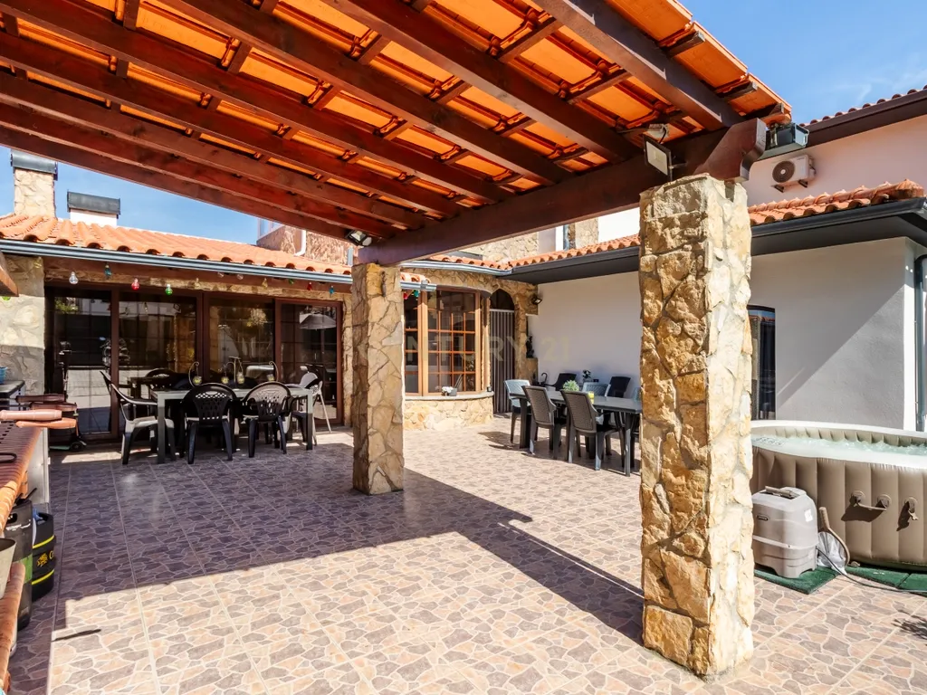 Moradia T4 como nova com piscina na Marisol em Lote de 500m² - Image 21