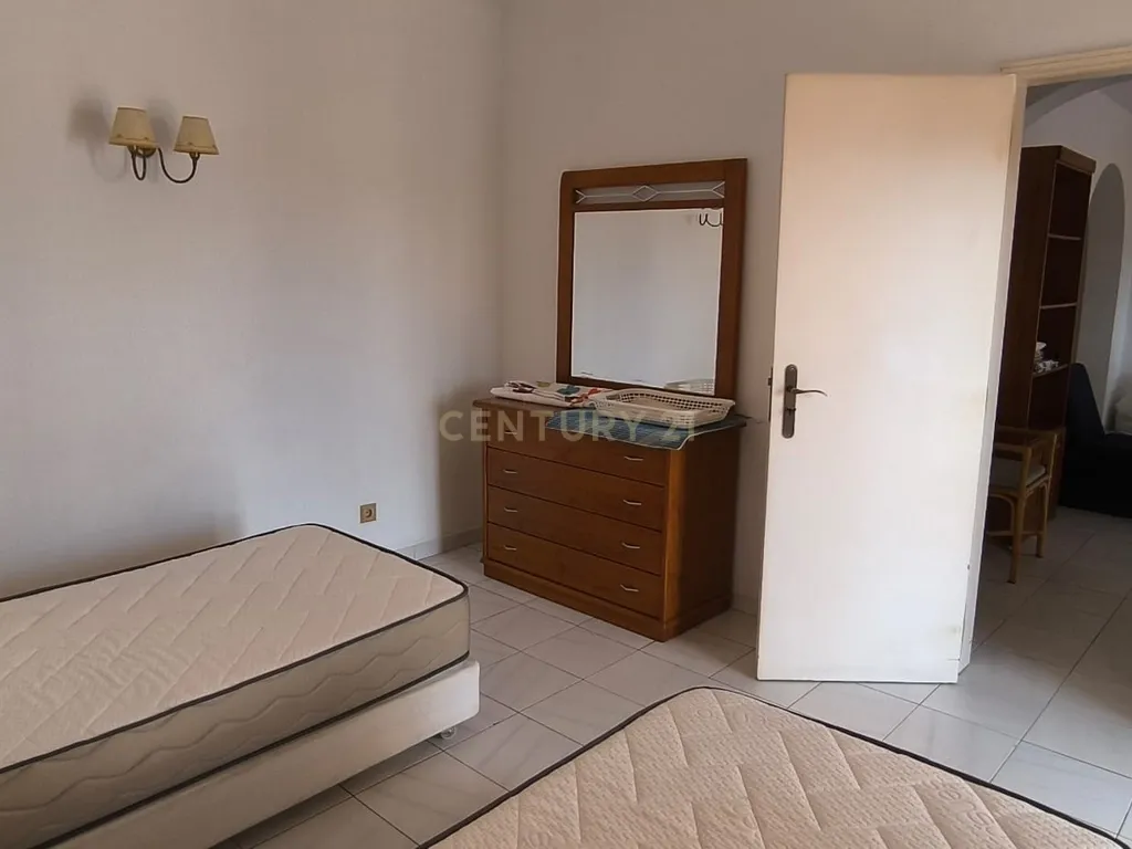 Apartamento T1 em Portimão com Piscina e Estacionamento - Image 8