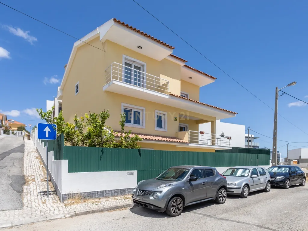 Moradia V4 com piscina em Famões, Odivelas - Image 4