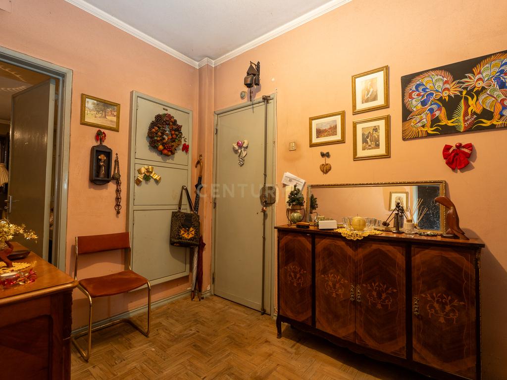 Apartamento de tipologia T3, com cerca de 115 m2, 2 WC, despensa, localizado numa das artérias principais da cidade de Odivelas, mais concretamente na Rua Professor Dr. Augusto Abreu Lopes. - Image 6