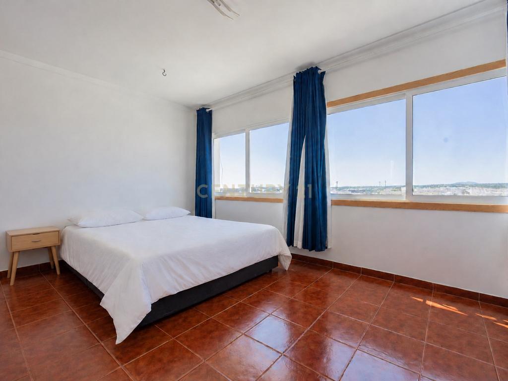 Apartamento T2 com Vista Mar e Serra, na Baixa de Olhão - Image 10