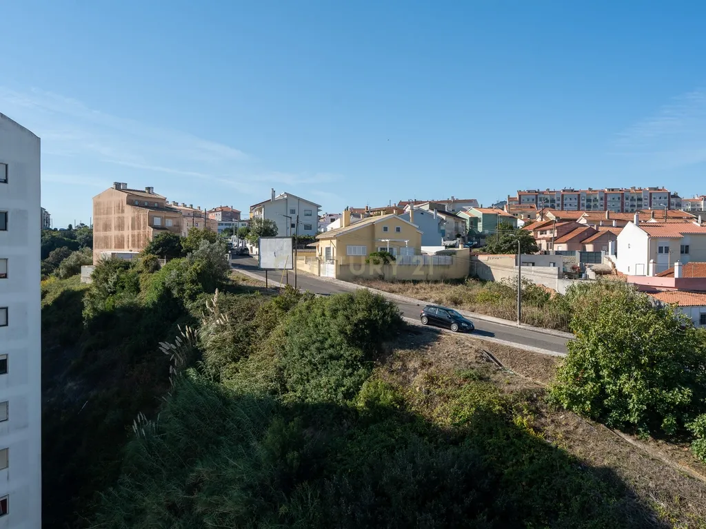 Apartamento de tipologia T2, com varanda, 1 wc e arrecadação, localizado em Agualva – Cacém, inserido em prédio de construção de 1996. - Image 24