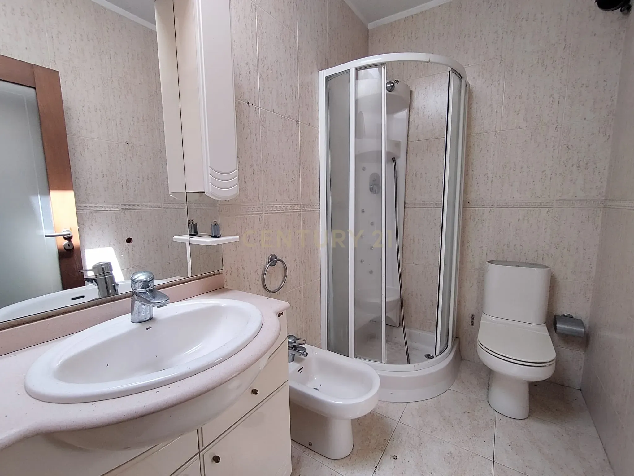 Moradia T5 com piscina a 50 metros da praia e da Avenida dos Banhos na Póvoa de Varzim - Image 27