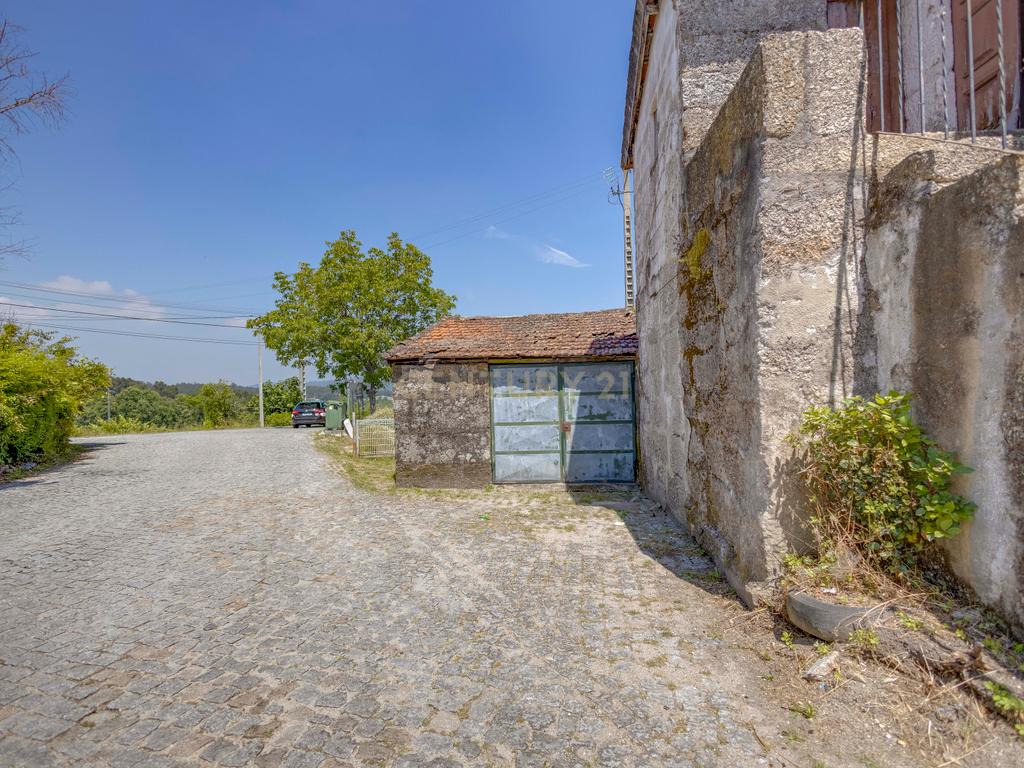 Moradia para restauro em São Martinho de Recezinhos, Penafiel - Image 7