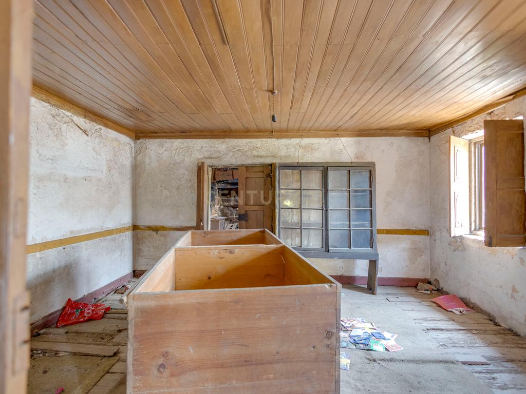 Moradia para restauro em São Martinho de Recezinhos, Penafiel - Image 19