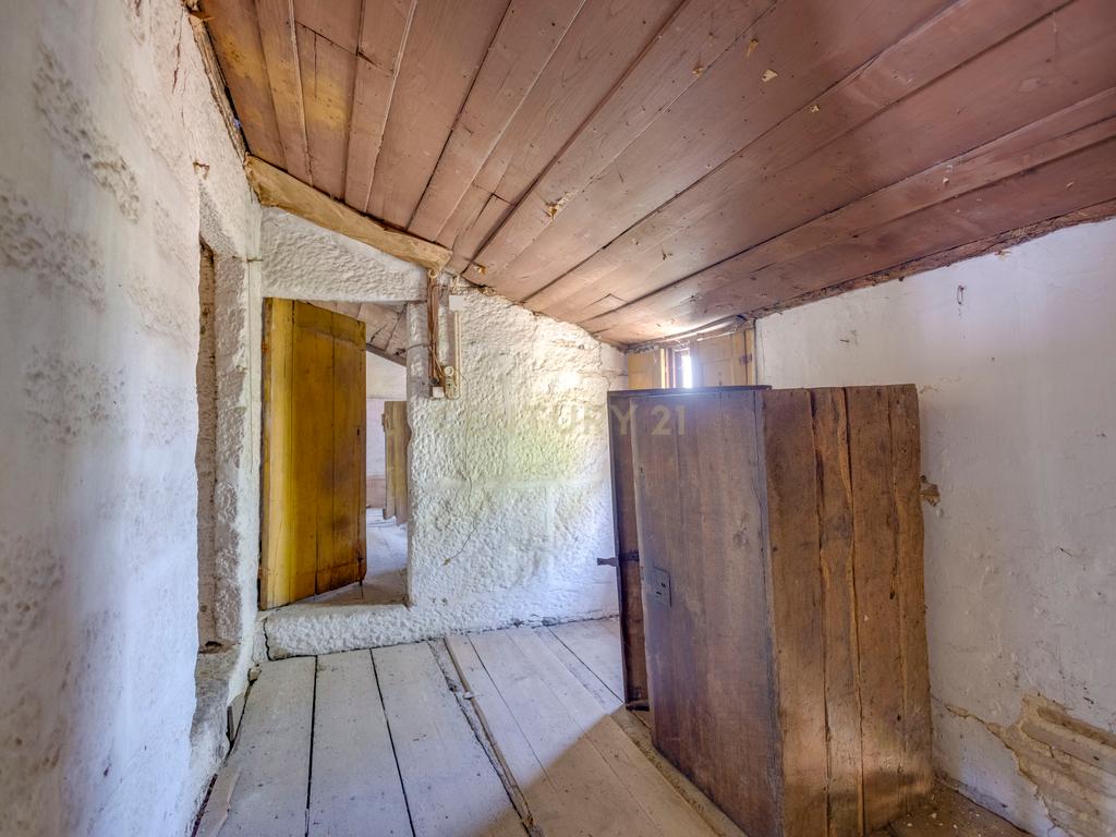Moradia para restauro em São Martinho de Recezinhos, Penafiel - Image 16