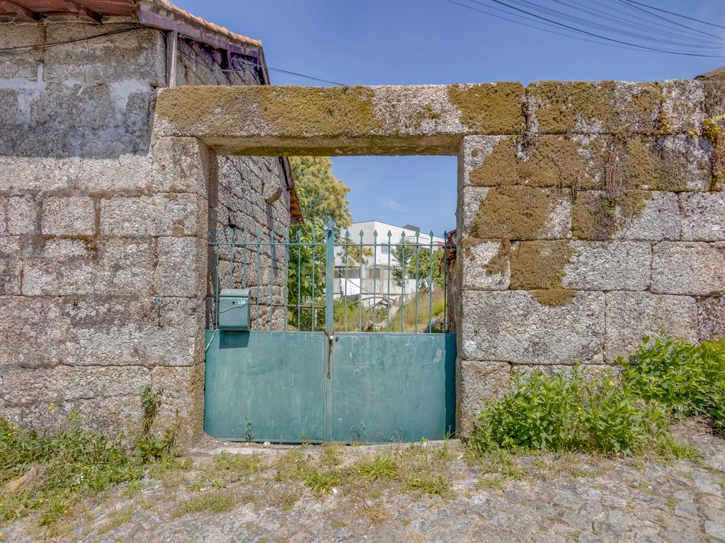 Moradia para restauro em São Martinho de Recezinhos, Penafiel - Image 17