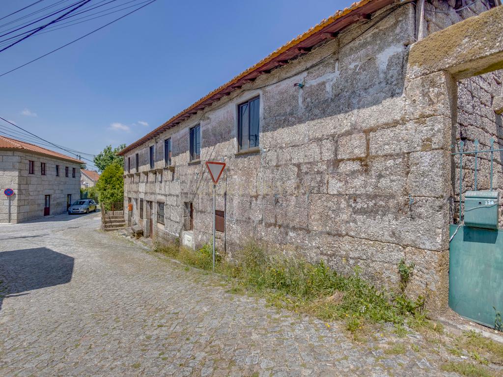 Moradia para restauro em São Martinho de Recezinhos, Penafiel - Image 6