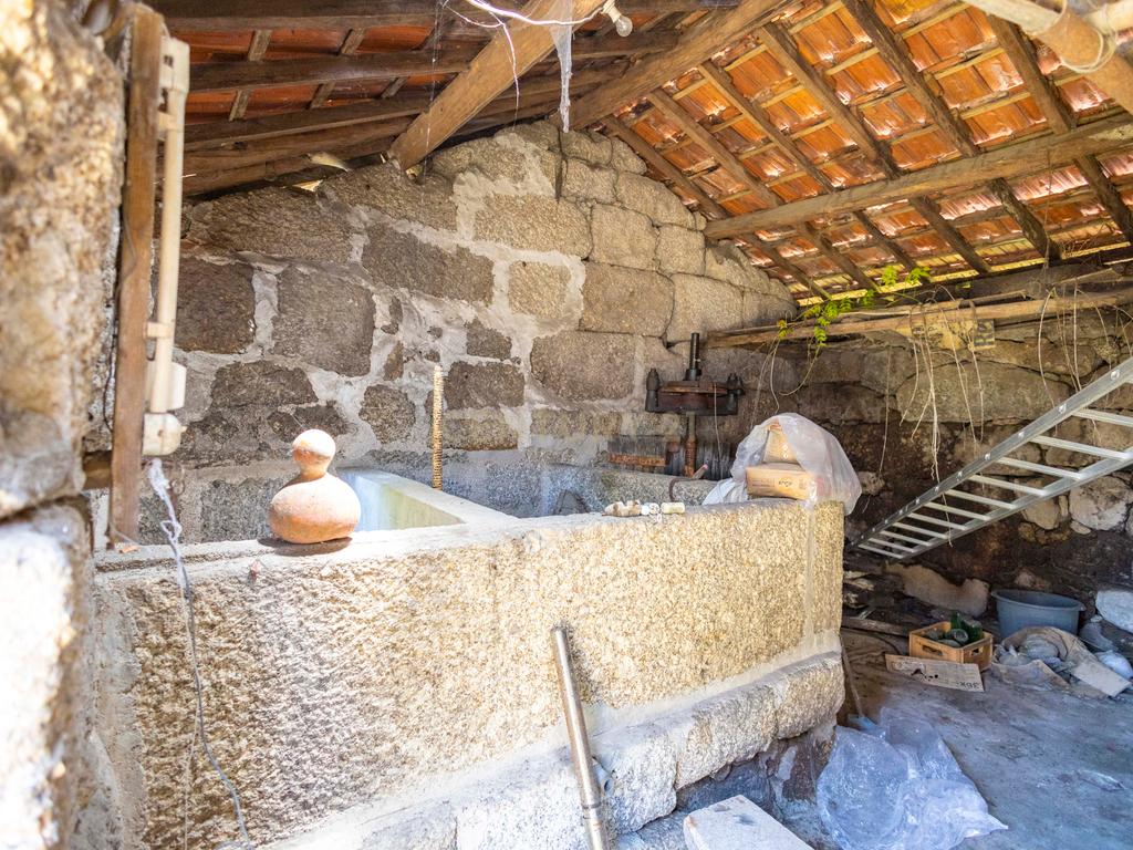 Moradia para restauro em São Martinho de Recezinhos, Penafiel - Image 18