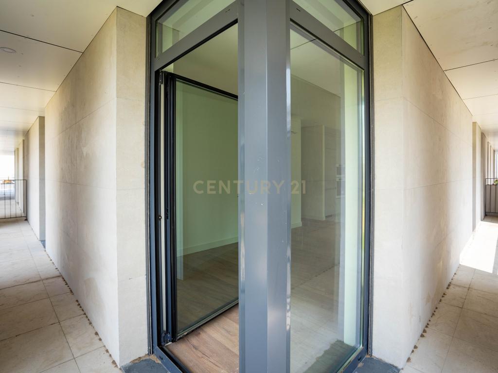 T1, Portela, Loures - Image 5