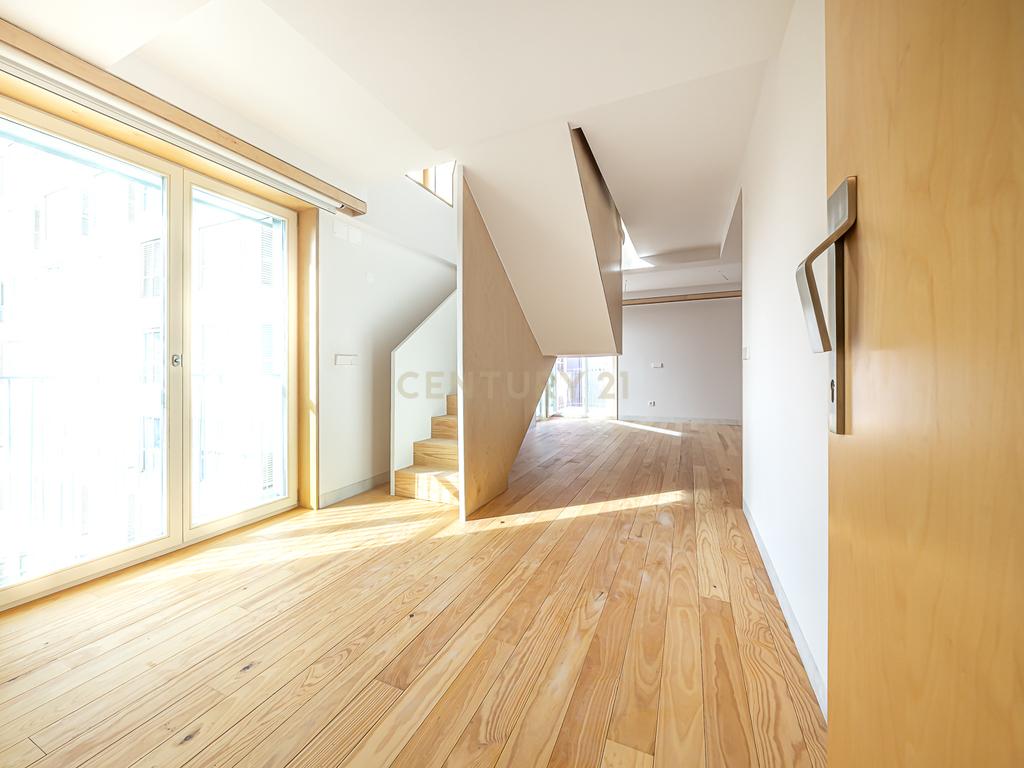T1 Duplex de Luxo, com Terraço, em Campo de Ourique - Image 5