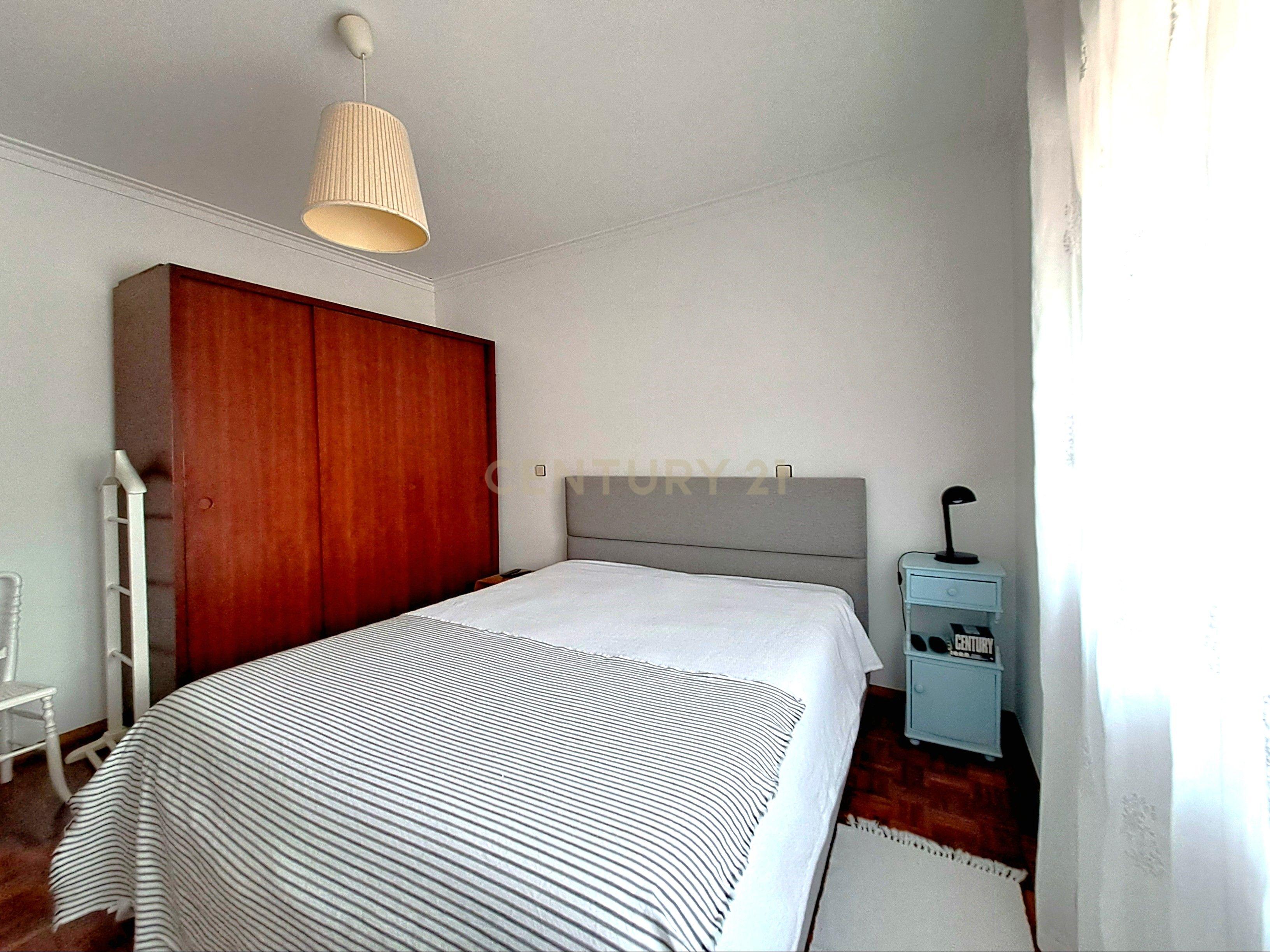 Apartamento T3+1 "duplex" em Pinheiro de Loures - Image 11