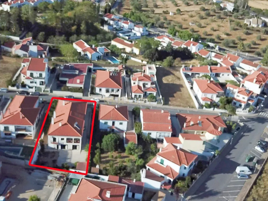 Oportunidade Única! Elegante Moradia + Apartamento T2 + Espaço + Funcionalidade = Qualidade de Vida. - Image 44