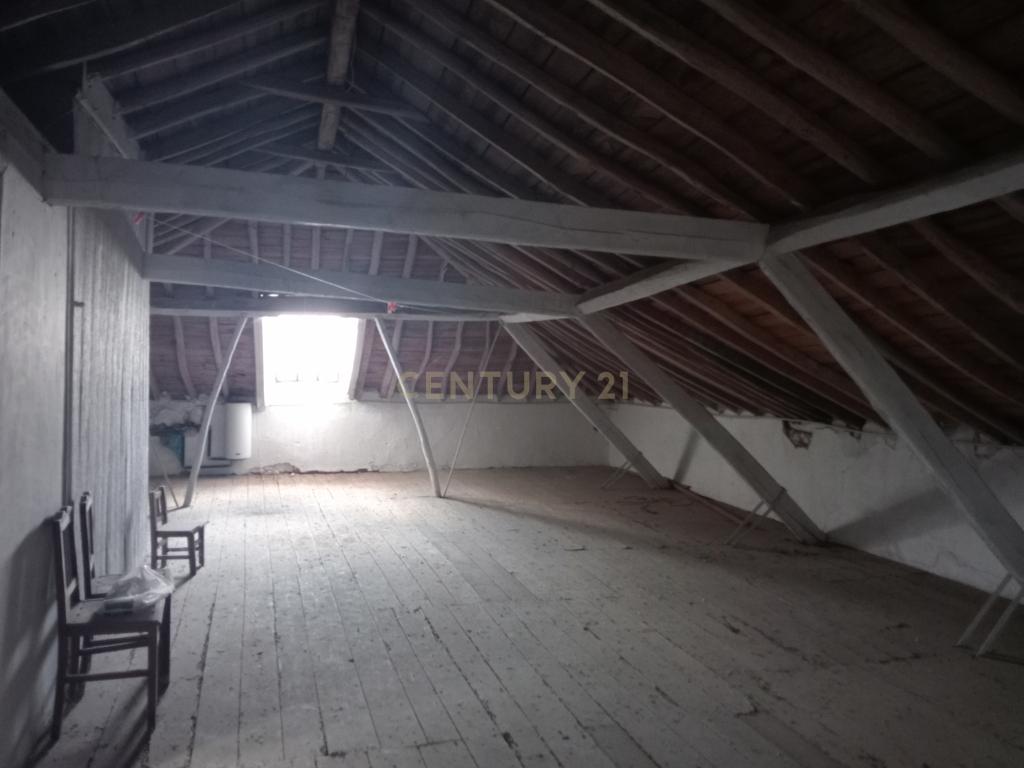 Edifício Versátil em Santarém com Vista e Acessibilidade - Image 20