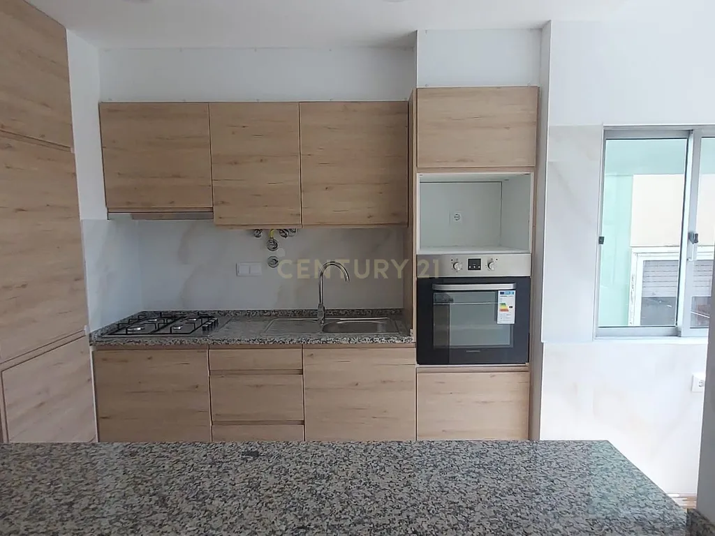 Apartamento T2 Renovado com cozinha equipada - Odivelas - Image 6