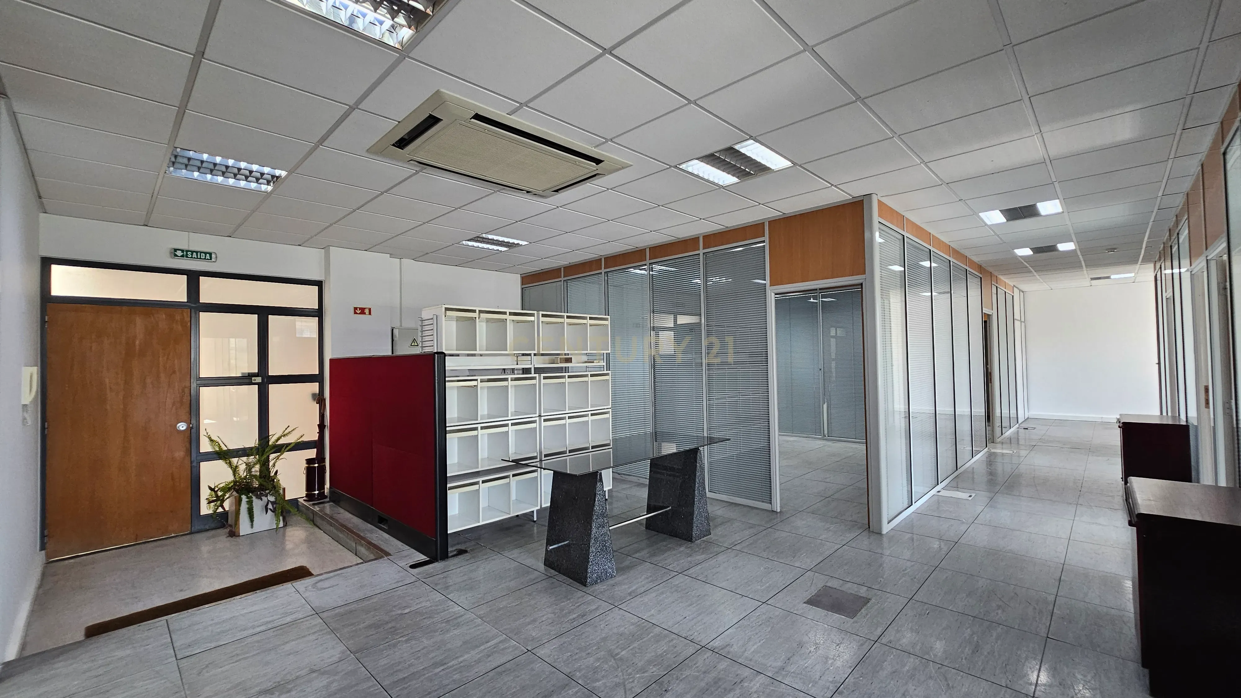 Escritório amplo e totalmente equipado no ElosPark II, em S. Marcos
