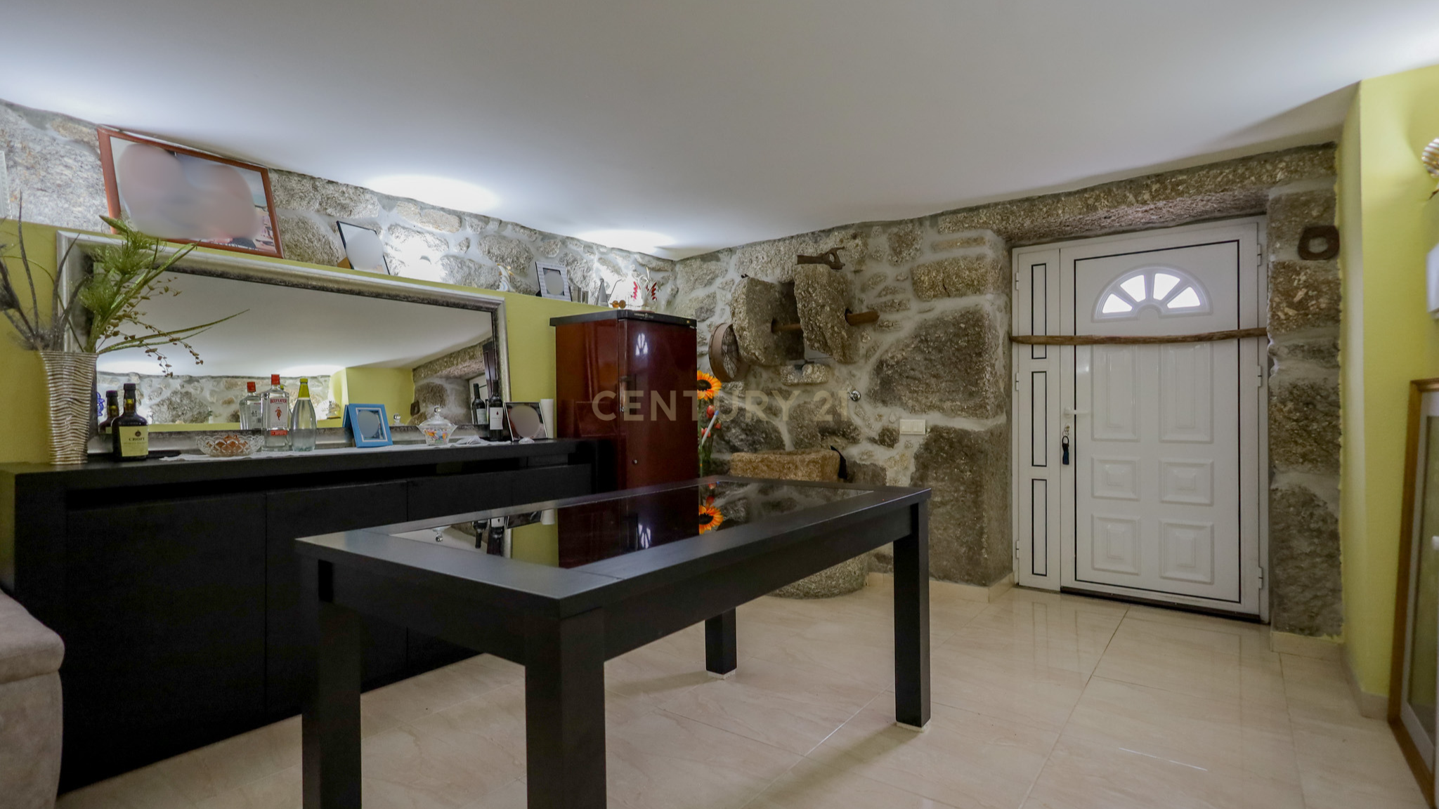 Fotografia 8 de Moradia Renovada em Aboim da Nóbrega Gondomar e Vila Verde, Braga