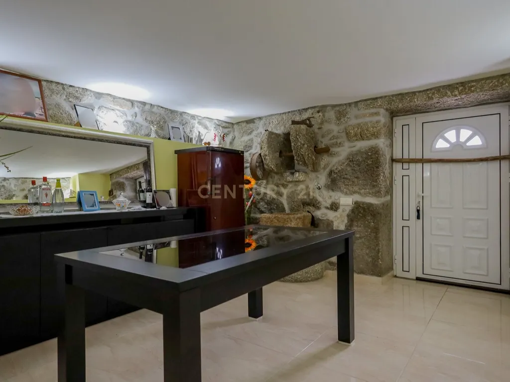 Moradia Renovada em Aboim da Nóbrega Gondomar e Vila Verde, Braga - Image 8