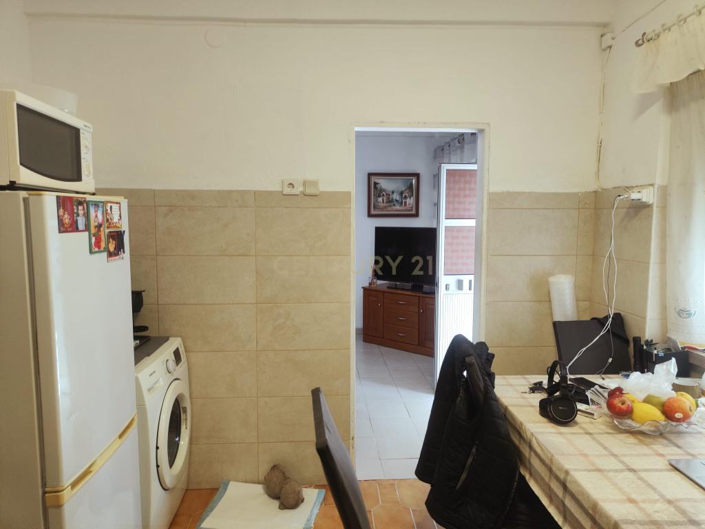 Prédio Bi-Familiar T2 e 2 Anexos Tipologia T1 Em Zona Residencial Tranquila Na Póvoa de Santo Adrião  - Image 57