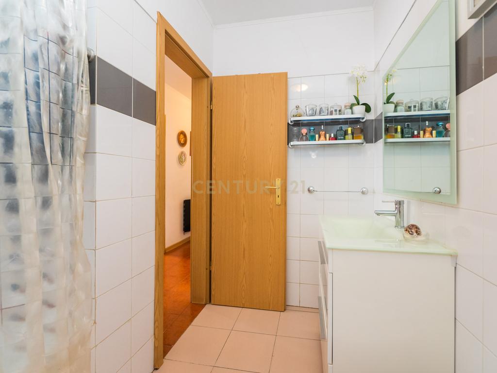Apartamento T3 na Rua Inácio Duarte, Carnaxide e Queijas - Image 22