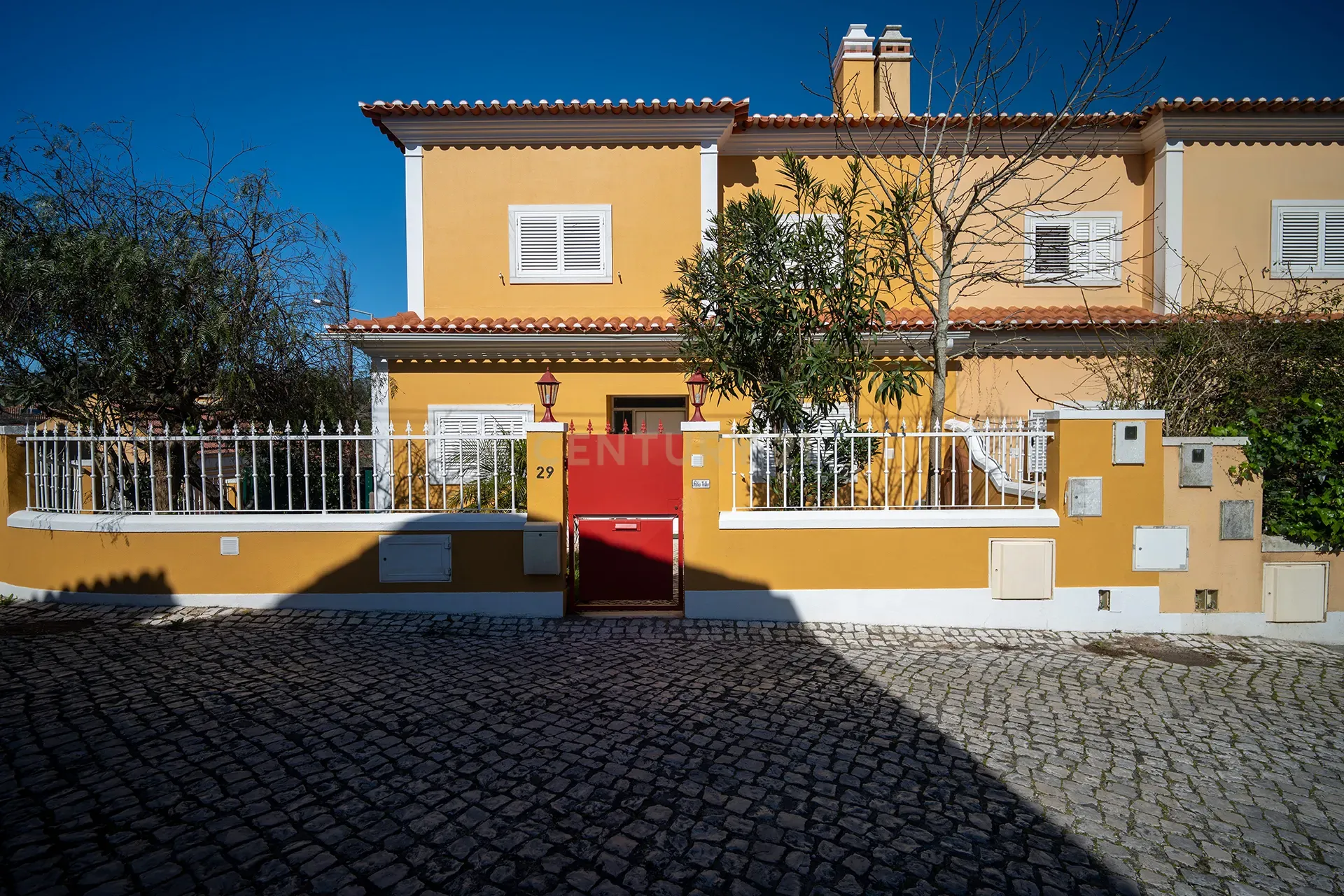 Fotografia 6 de Fabulosa Moradia em Gaveto com Jardim - Sintra
