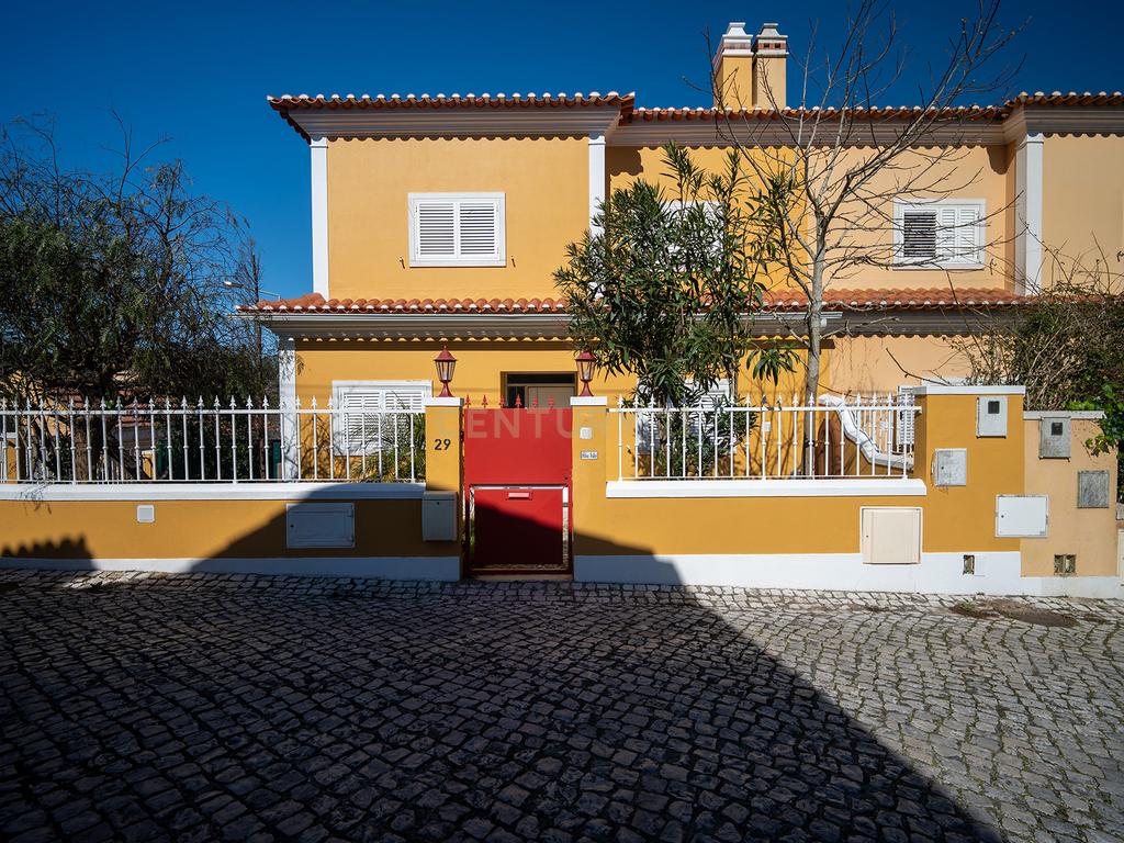 Fabulosa Moradia em Gaveto com Jardim - Image 6