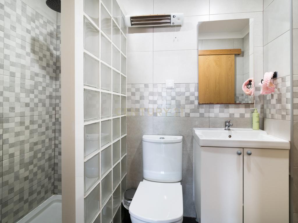 Moradia T4 com piscina e garagem junto às Colinas do Cruzeiro - Image 28