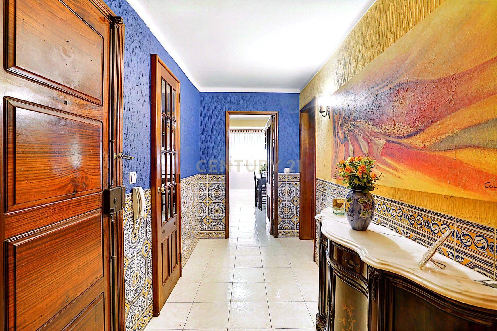Fotografia 8 de Apartamento T3 convertido em T2 em Linda-A-Velha - excelente localização