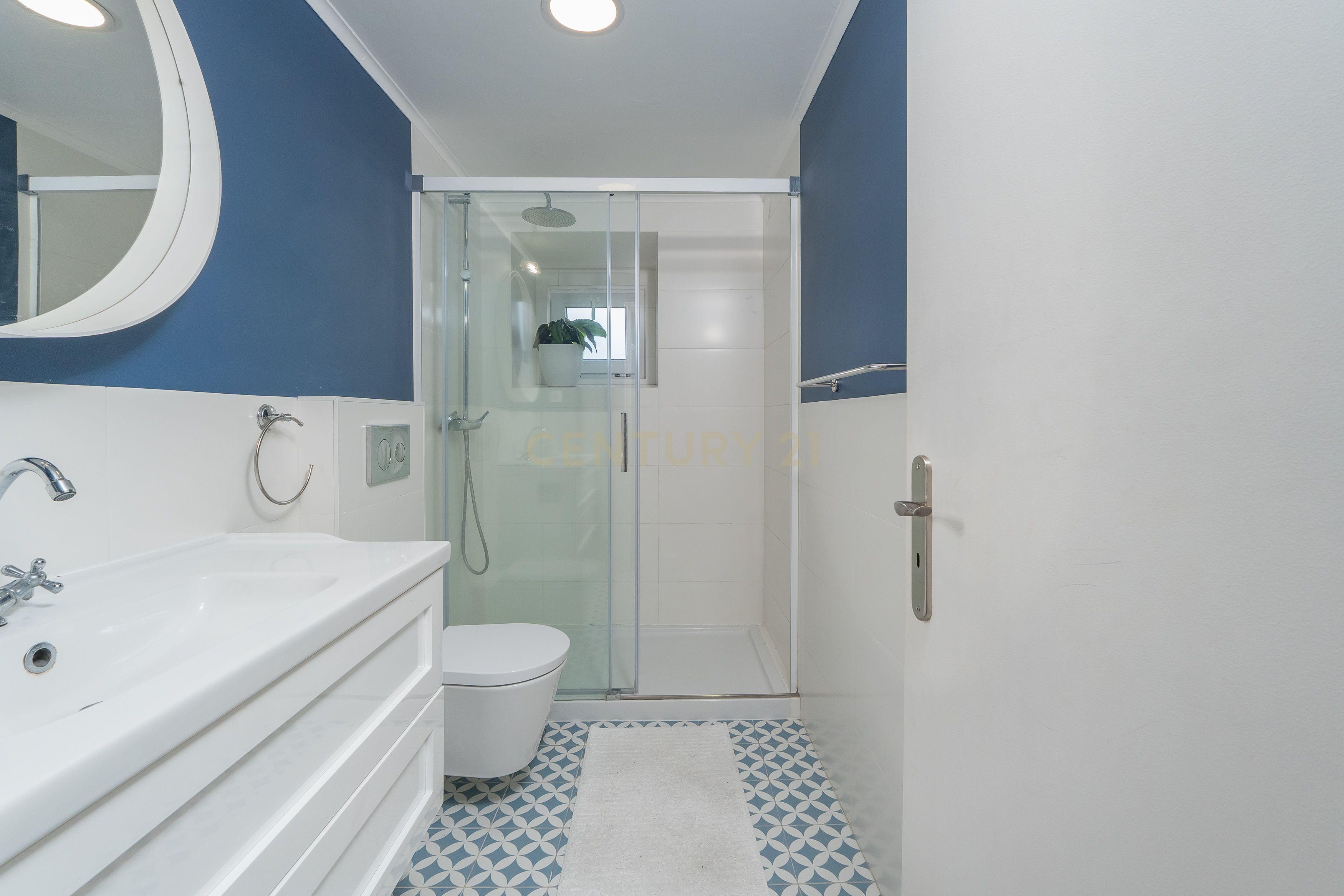 Fotografia 9 de Apartamento T2 Renovado Onde Lisboa Entra Pela Janela - São Vicente