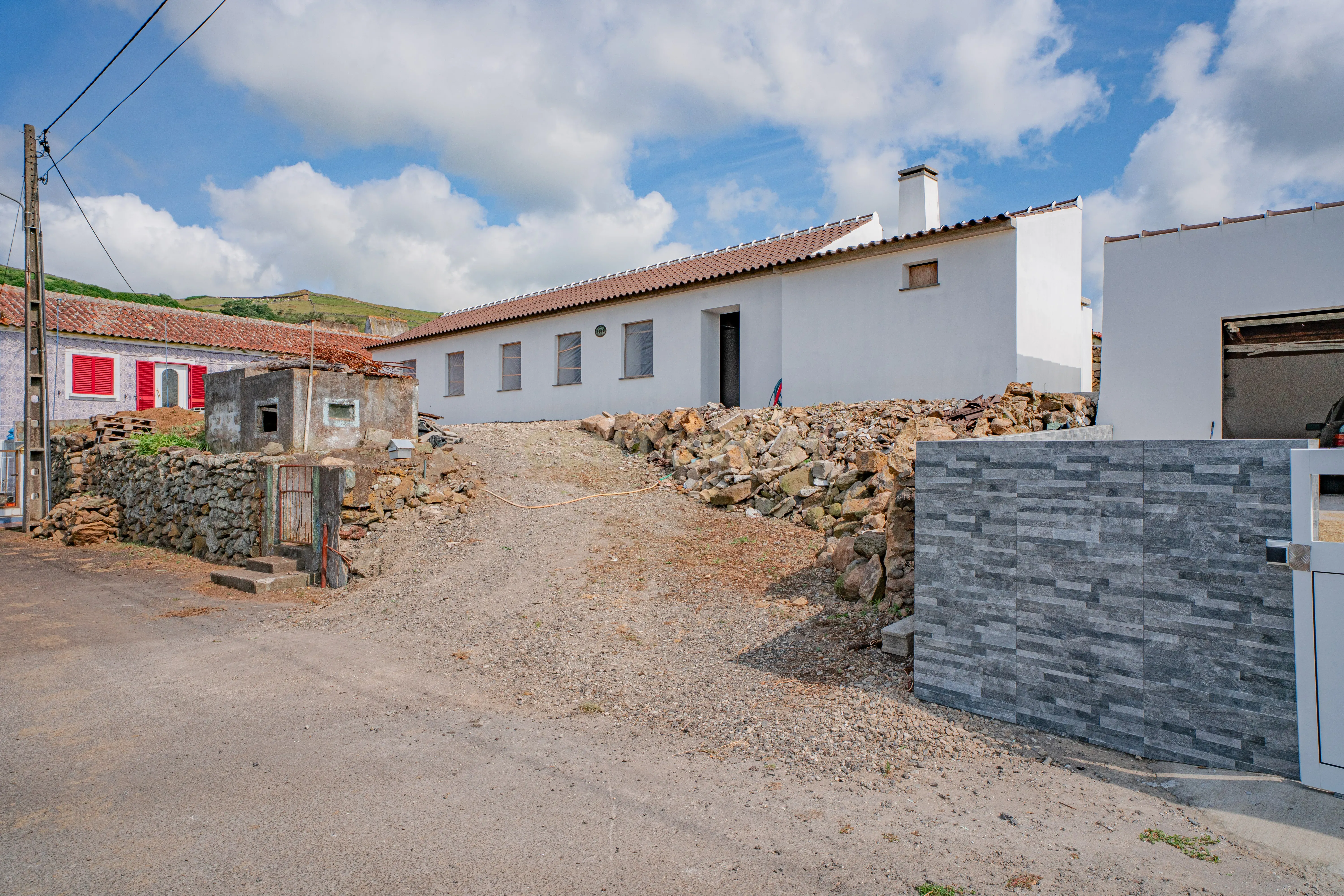 Fotografia 11 de Moradia em fase de renovação na Vila de São Sebastião