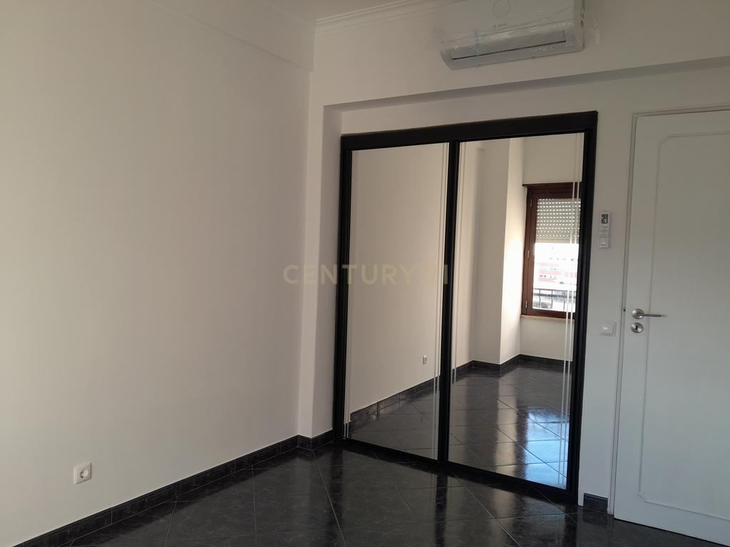 Apartamento Moderno T3 em Carnaxide / Oeiras com Ar Condicionado e Elevador - Image 15